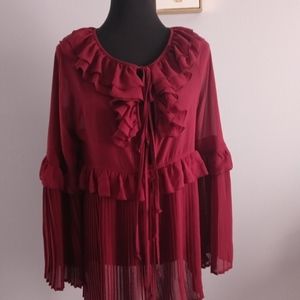 ROMEO & JULIET COUTURE PLEATED WOVEN TOP  Medium Ruffles Good Condition Burgundy